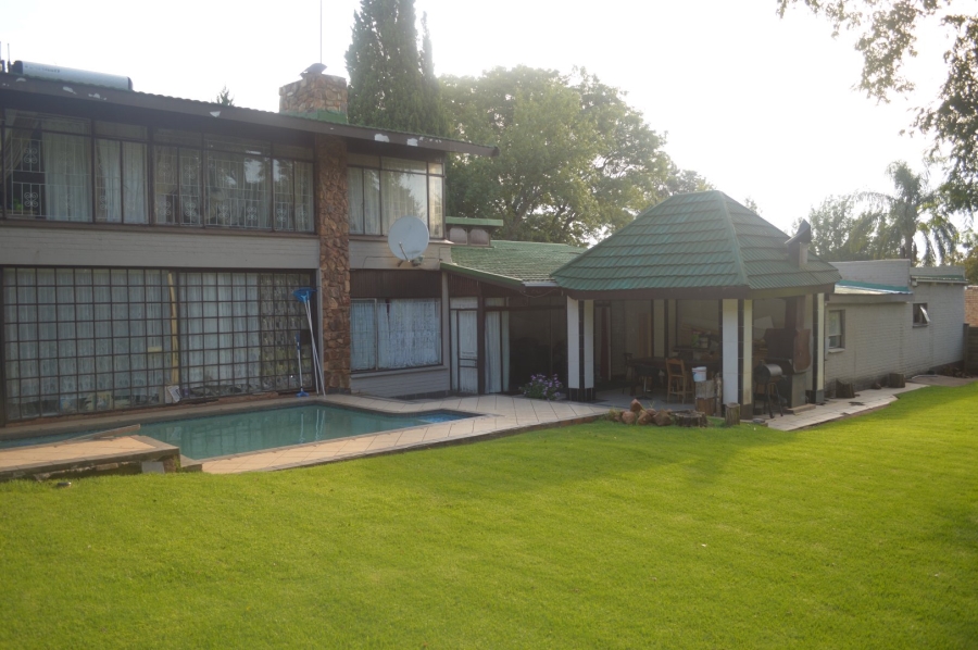 5 Bedroom Property for Sale in Wilkoppies North West